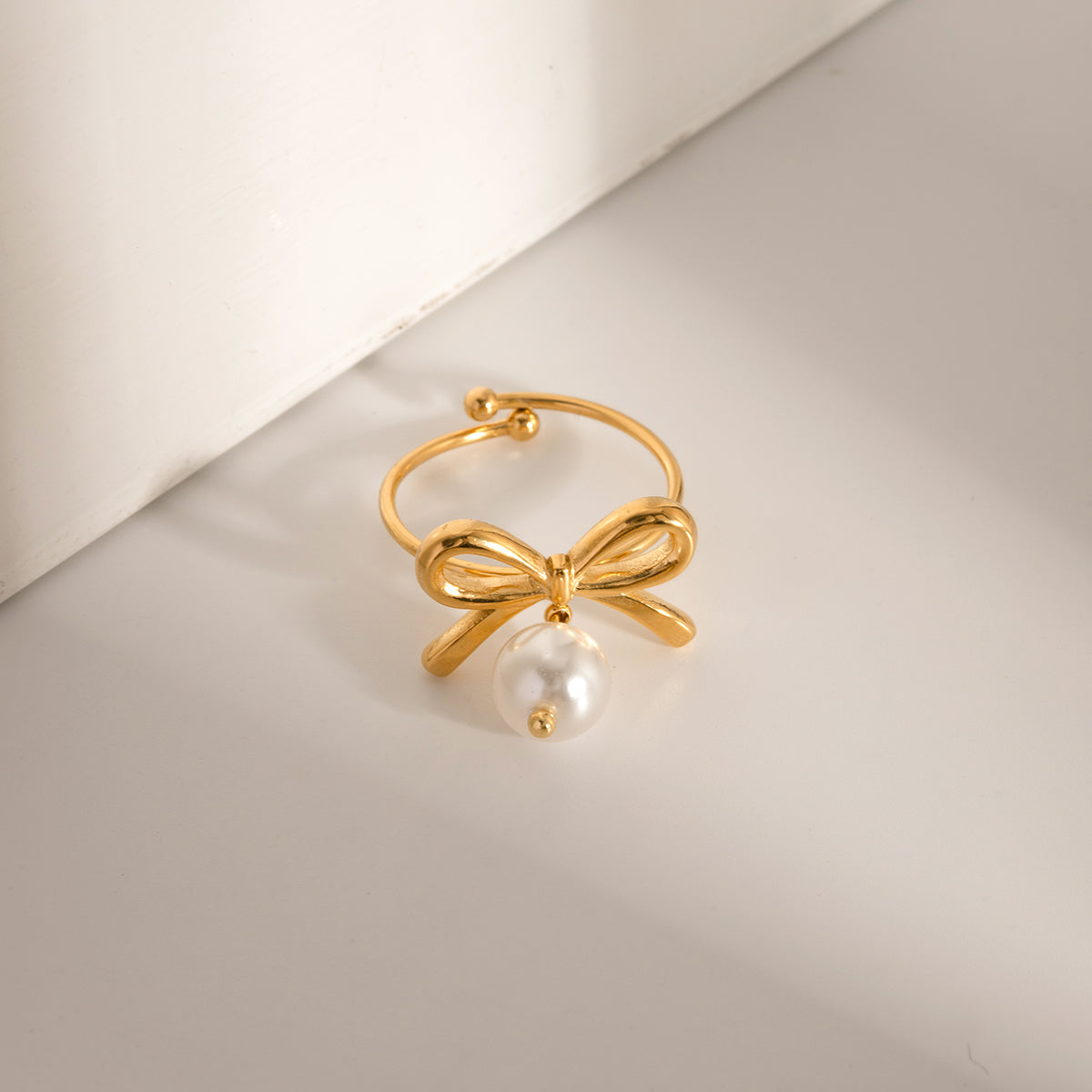 Lola Pearl Bow Ring 18K gold-plated